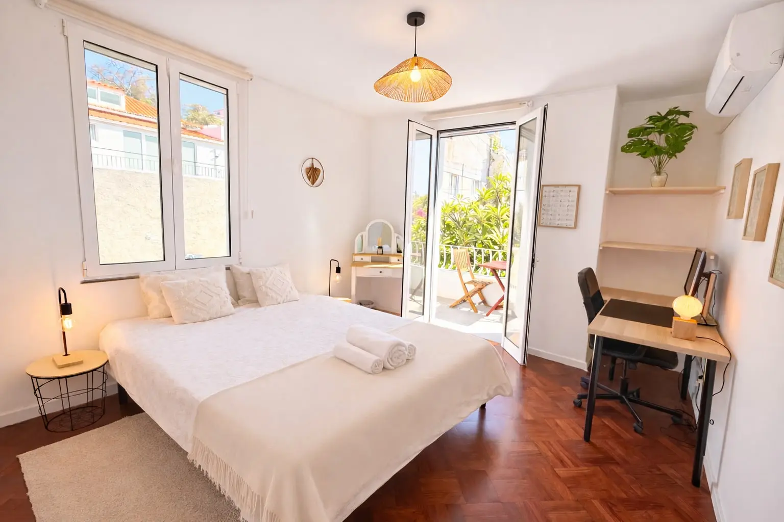 Double bedroom with work desk, pendant lamp and balcony door